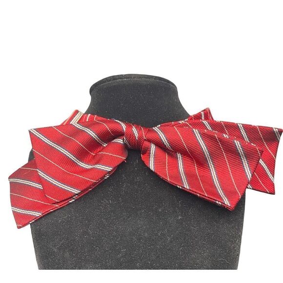 Red bow tie with white black stripes adjustable - Picture 4 of 5